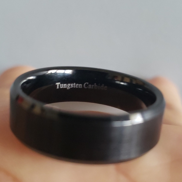 EUC Tungsten Carbide ring {14} - Picture 3 of 4